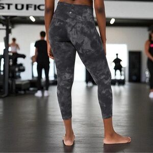 Lululemon Align Pant 25" in Diamond Dye Pitch Grey
Graphite Grey Sz 6